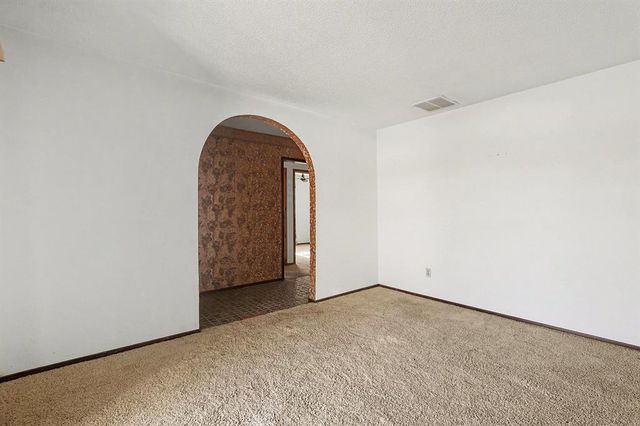 11209 Bel Air Place, Oklahoma City, OK 73120