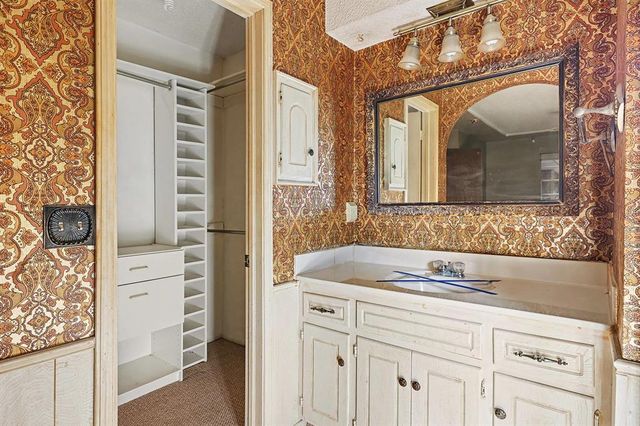 11209 Bel Air Place, Oklahoma City, OK 73120