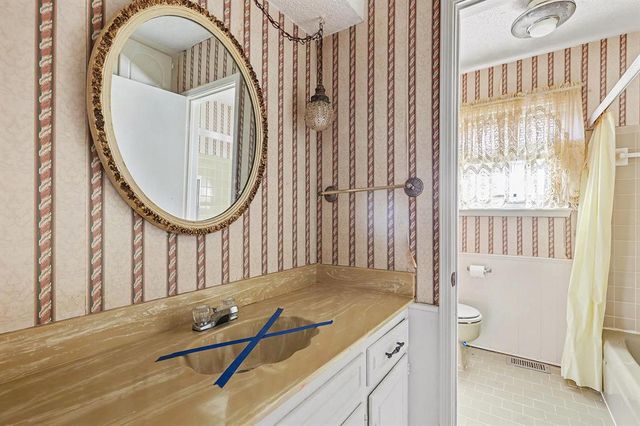 11209 Bel Air Place, Oklahoma City, OK 73120