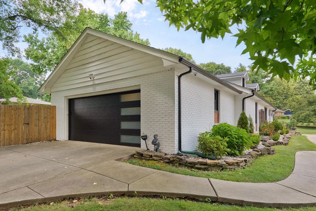 2599 S Skyline Drive, Springfield, MO 65804