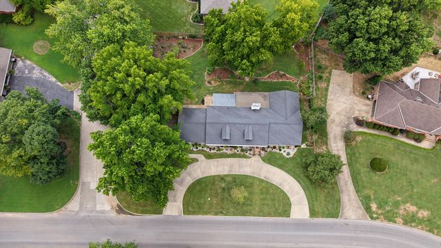 2599 S Skyline Drive, Springfield, MO 65804