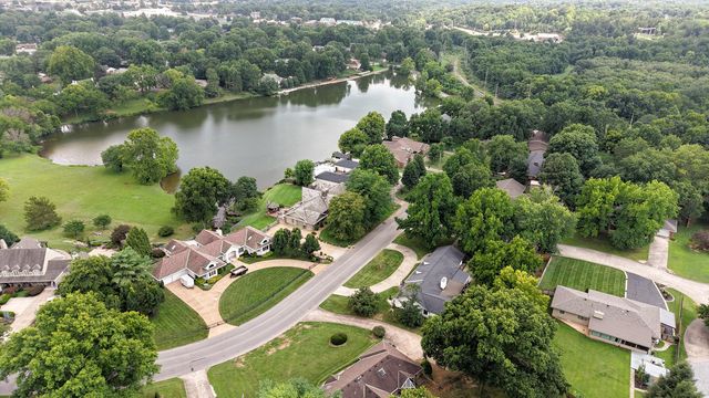 2599 S Skyline Drive, Springfield, MO 65804