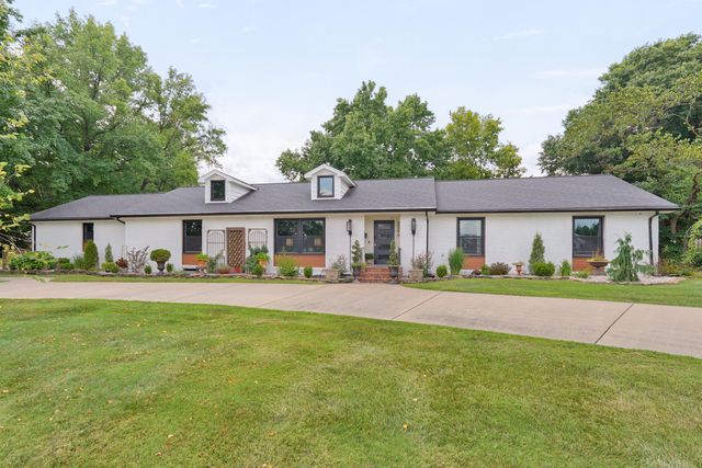 2599 S Skyline Drive, Springfield, MO 65804