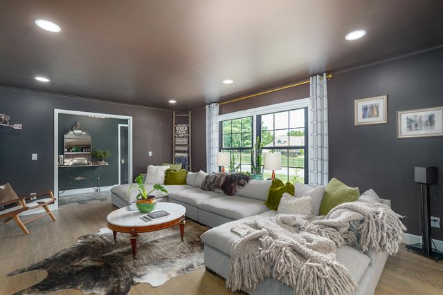 2599 S Skyline Drive, Springfield, MO 65804