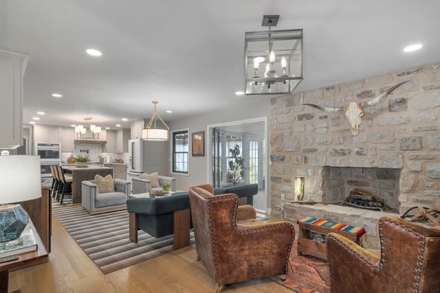 2599 S Skyline Drive, Springfield, MO 65804