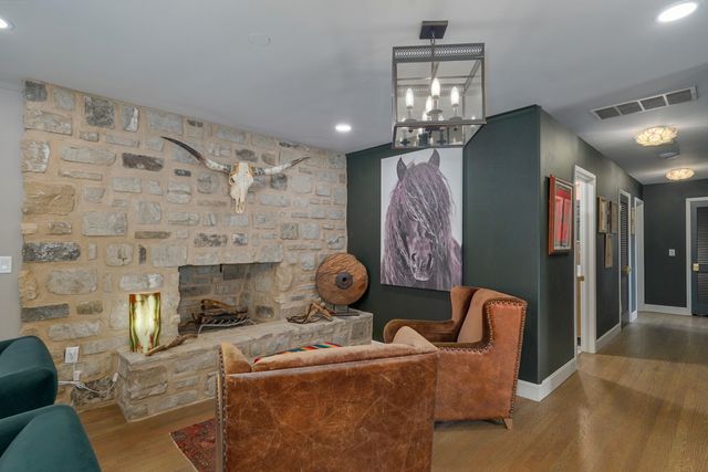 2599 S Skyline Drive, Springfield, MO 65804