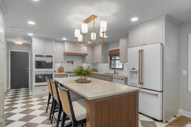 2599 S Skyline Drive, Springfield, MO 65804