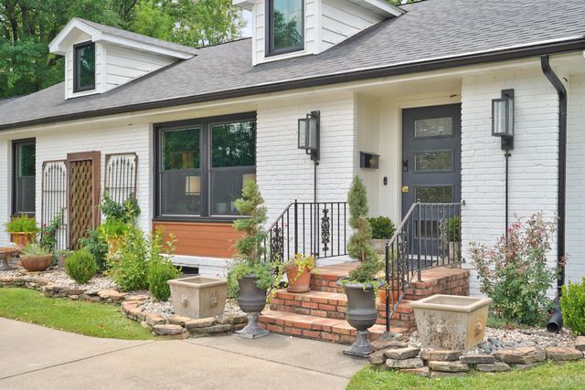 2599 S Skyline Drive, Springfield, MO 65804