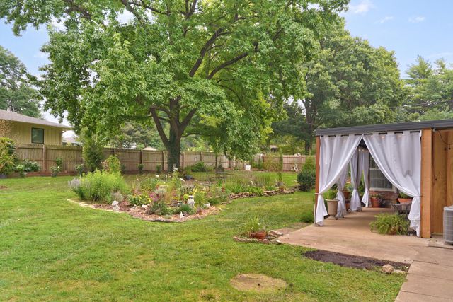 2599 S Skyline Drive, Springfield, MO 65804