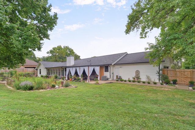 2599 S Skyline Drive, Springfield, MO 65804