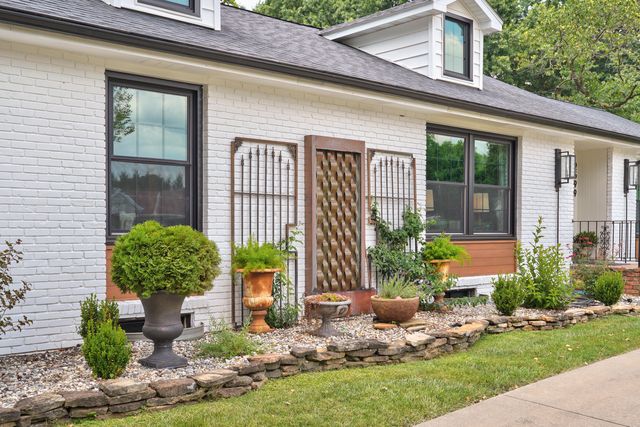 2599 S Skyline Drive, Springfield, MO 65804