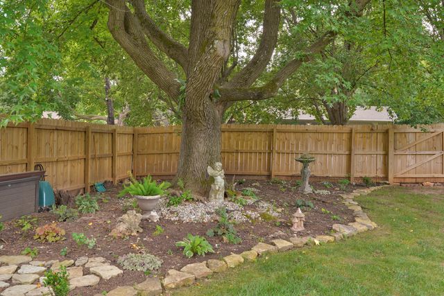 2599 S Skyline Drive, Springfield, MO 65804