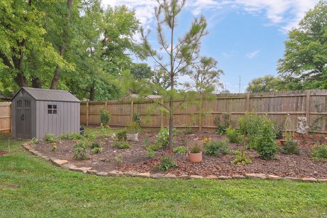 2599 S Skyline Drive, Springfield, MO 65804