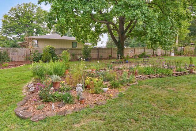 2599 S Skyline Drive, Springfield, MO 65804