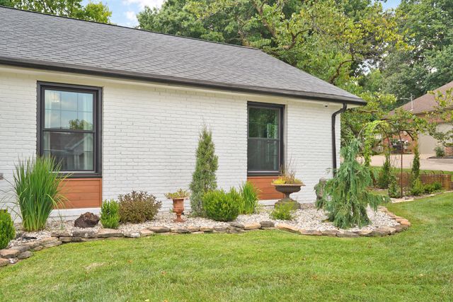 2599 S Skyline Drive, Springfield, MO 65804
