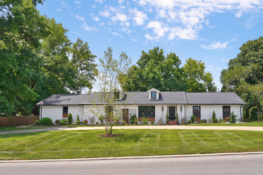 2599 S Skyline Drive, Springfield, MO 65804