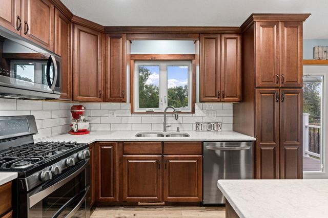 680 Hiawatha Avenue, Vadnais Heights, MN 55127