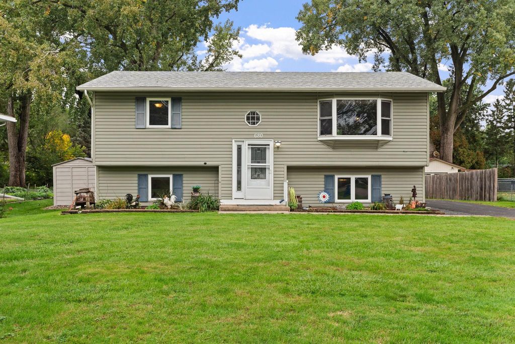 680 Hiawatha Avenue, Vadnais Heights, MN 55127