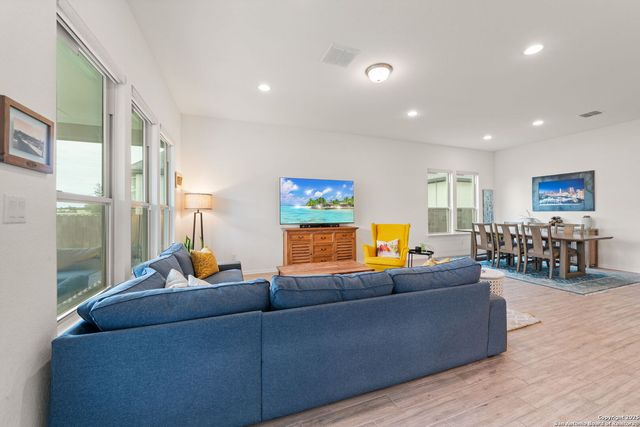 204 White Barn, Boerne, TX 78006