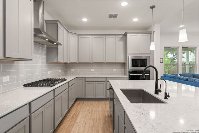 204 White Barn, Boerne, TX 78006