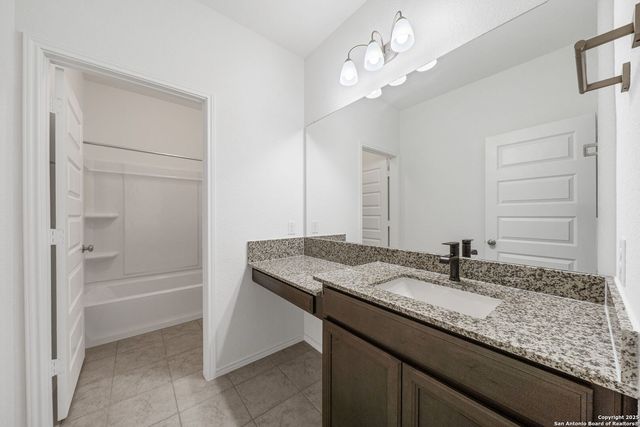 204 White Barn, Boerne, TX 78006