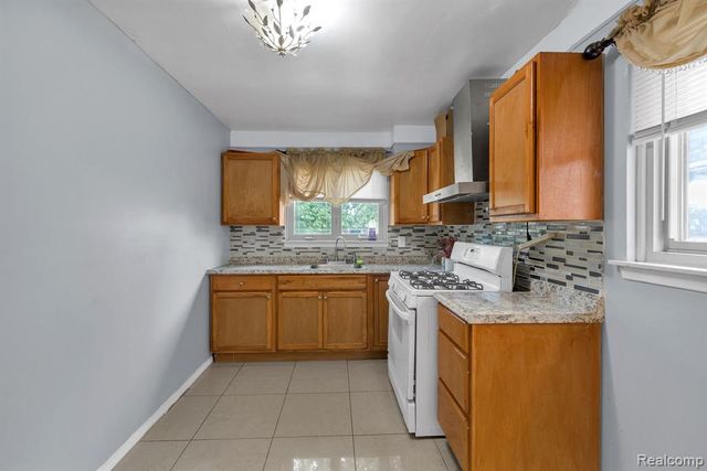 6625 N Beech Daly Road, Dearborn Heights, MI 48127