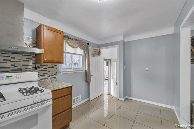 6625 N Beech Daly Road, Dearborn Heights, MI 48127