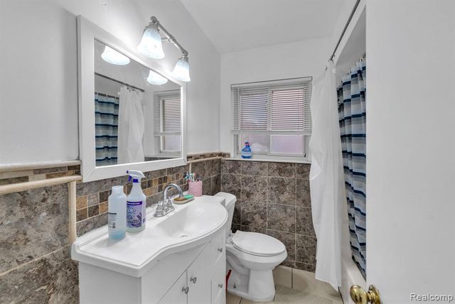 6625 N Beech Daly Road, Dearborn Heights, MI 48127