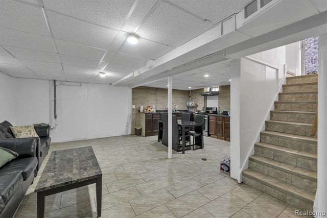 6625 N Beech Daly Road, Dearborn Heights, MI 48127