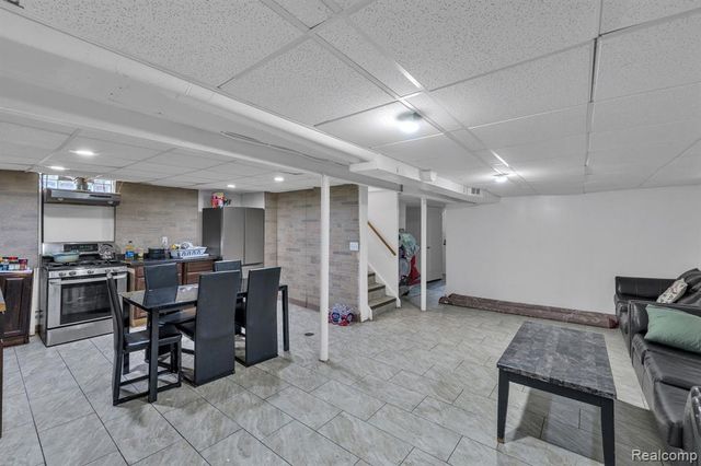 6625 N Beech Daly Road, Dearborn Heights, MI 48127