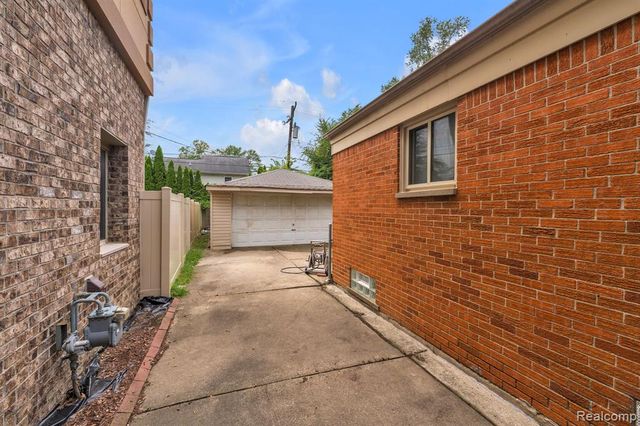 6625 N Beech Daly Road, Dearborn Heights, MI 48127