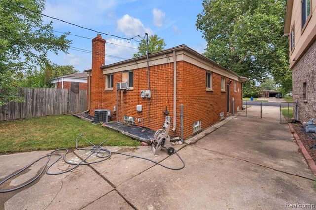 6625 N Beech Daly Road, Dearborn Heights, MI 48127