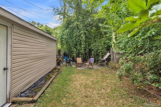6625 N Beech Daly Road, Dearborn Heights, MI 48127