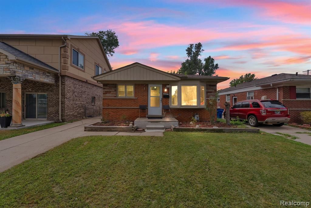 6625 N Beech Daly Road, Dearborn Heights, MI 48127