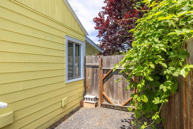 806 E North Ave, Spokane, WA 99207