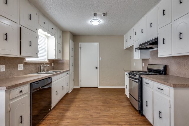 7436 Timberhill Drive, North Richland Hills, TX 76182