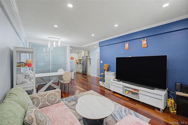 141-09 28th Ave 1A, Flushing, NY 11354