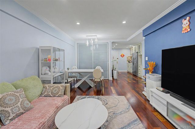 141-09 28th Ave 1A, Flushing, NY 11354