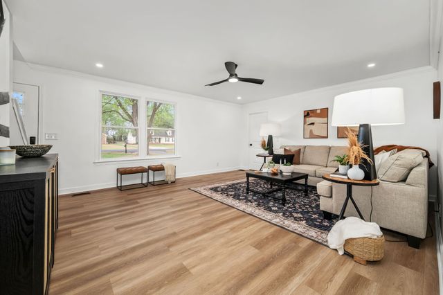 112 Fox Ridge Dr, Murfreesboro, TN 37128