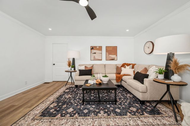 112 Fox Ridge Dr, Murfreesboro, TN 37128