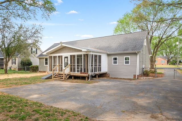 112 Fox Ridge Dr, Murfreesboro, TN 37128