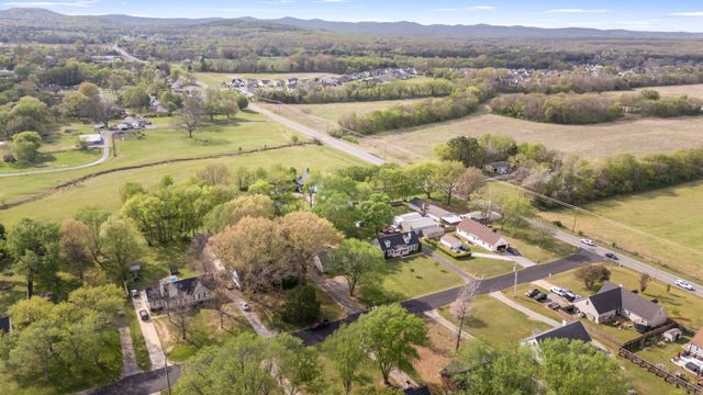 112 Fox Ridge Dr, Murfreesboro, TN 37128