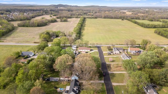 112 Fox Ridge Dr, Murfreesboro, TN 37128