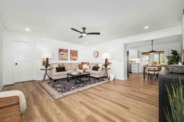 112 Fox Ridge Dr, Murfreesboro, TN 37128