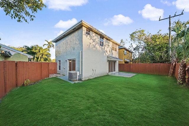 5789 Woodland Point Drive, Tamarac, FL 33319