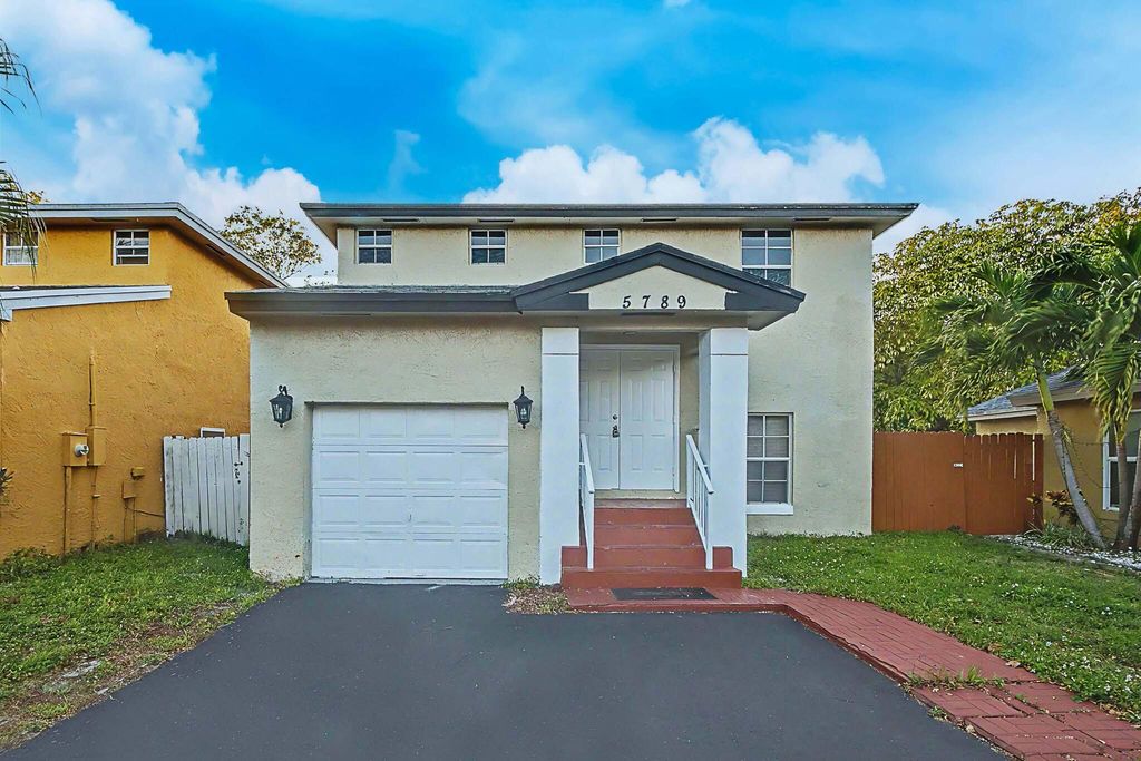 5789 Woodland Point Drive, Tamarac, FL 33319