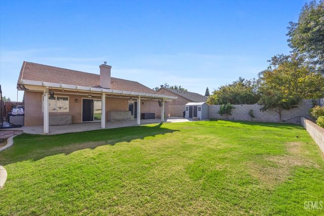 11904 Darlington Avenue, Bakersfield, CA 93312