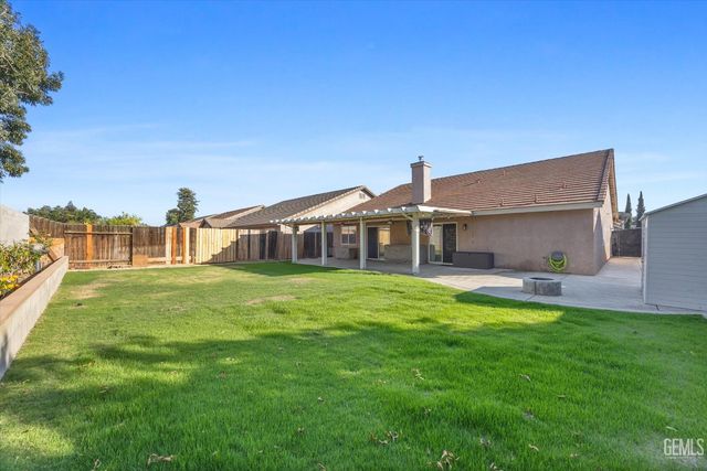 11904 Darlington Avenue, Bakersfield, CA 93312