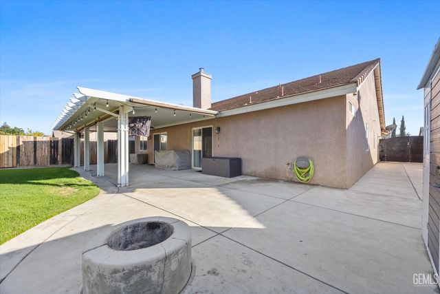 11904 Darlington Avenue, Bakersfield, CA 93312