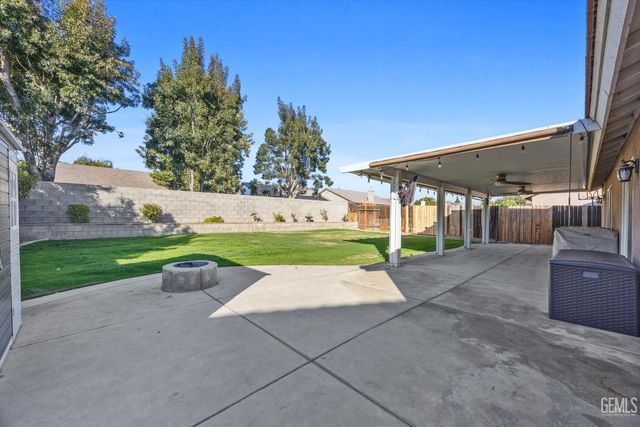 11904 Darlington Avenue, Bakersfield, CA 93312